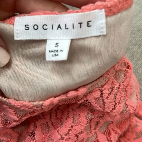 Socialite Pink Lace Dress - Picture 4 of 5